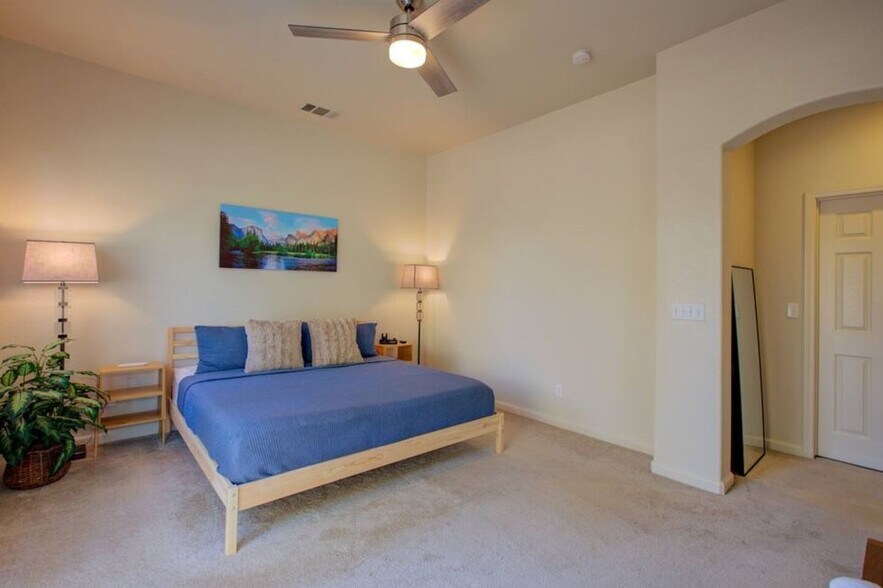 Building Photo - 4321 Strathmore Pl