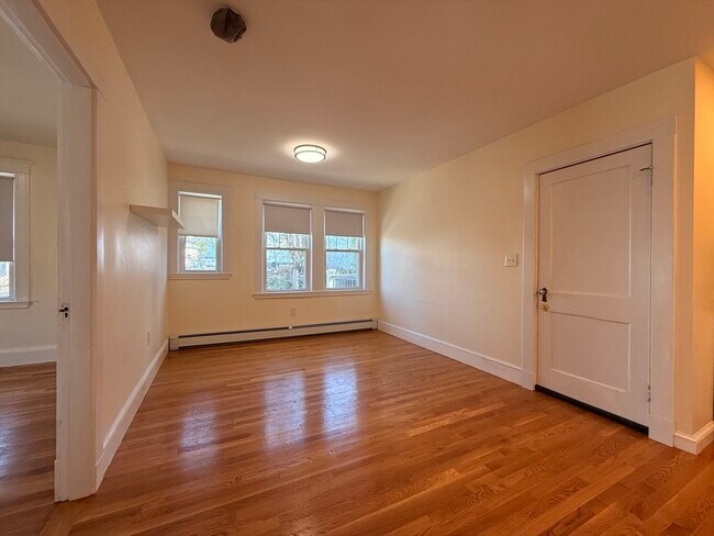 Building Photo - 24 Brook Rd