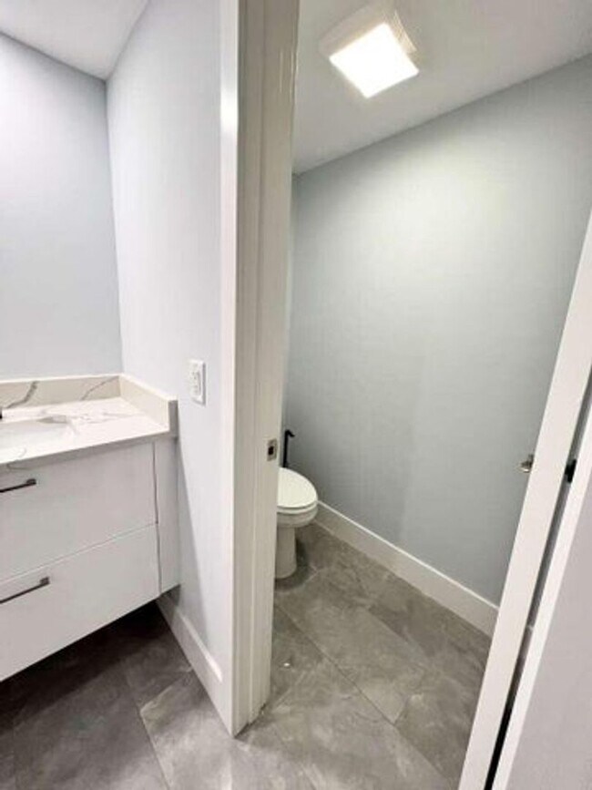 Building Photo - 118 1st Terrace