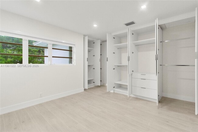 Building Photo - 1261 98th St