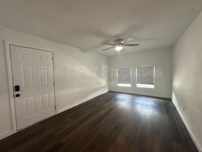 Building Photo - 3304 Mayhew Dr