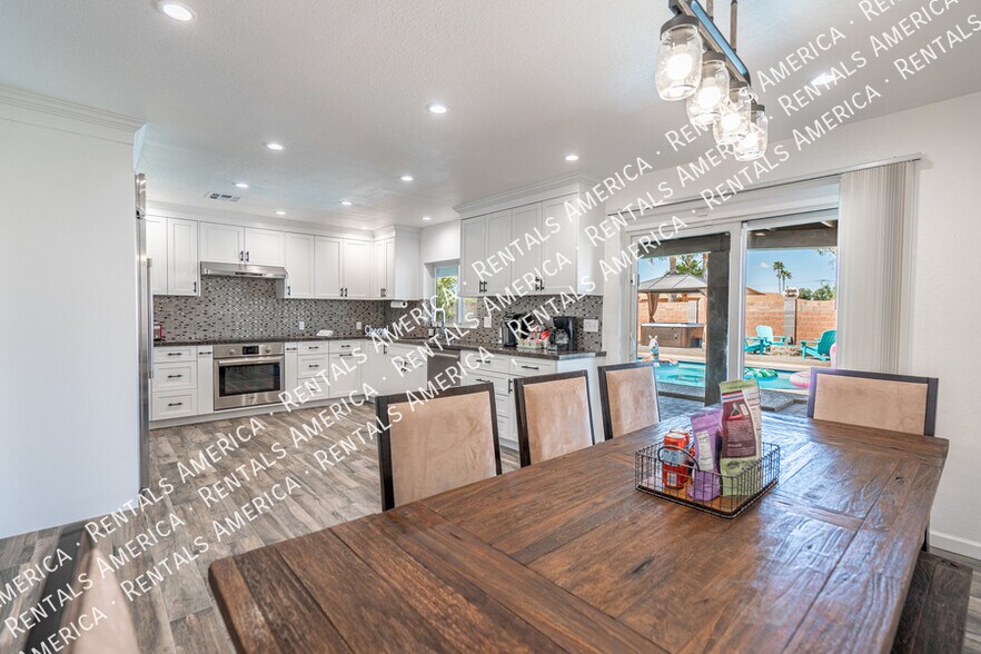 Building Photo - 10626 N 41st St