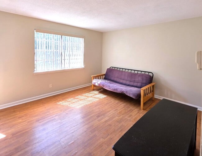 Building Photo - 1002 Willow Dr