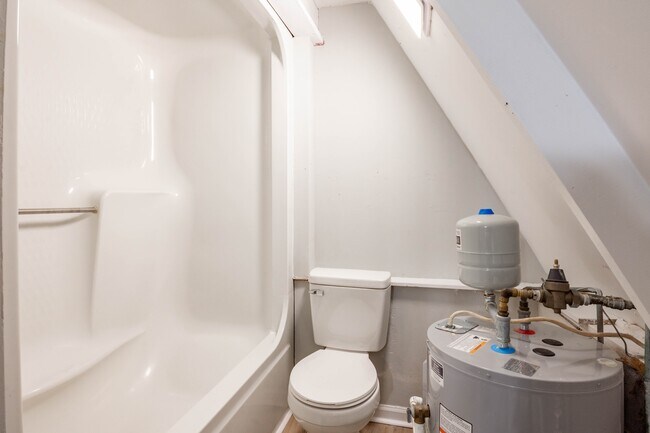 Building Photo - 90 Park St