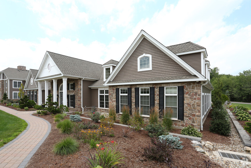 Clubhouse Entrance - Santini Villa Apartments