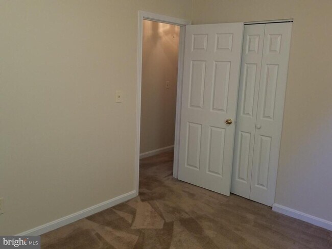 Building Photo - 16 Twin Lake Ct