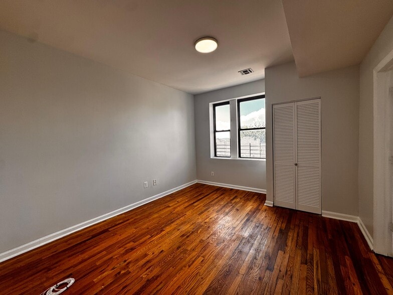 Building Photo - 165 Bergen Ave