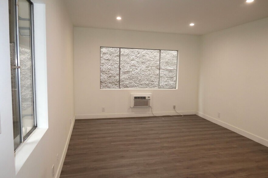 Building Photo - 5553 Fulcher, 2