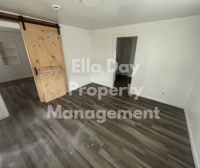 Building Photo - 1801 S Glenn Ave