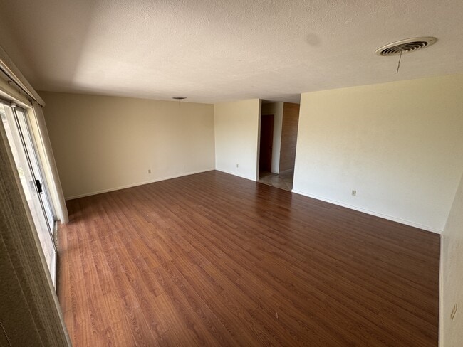 Building Photo - 2201 Barnett Dr
