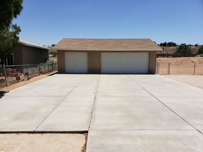 Building Photo - Single Family Residence Located on The Mesa