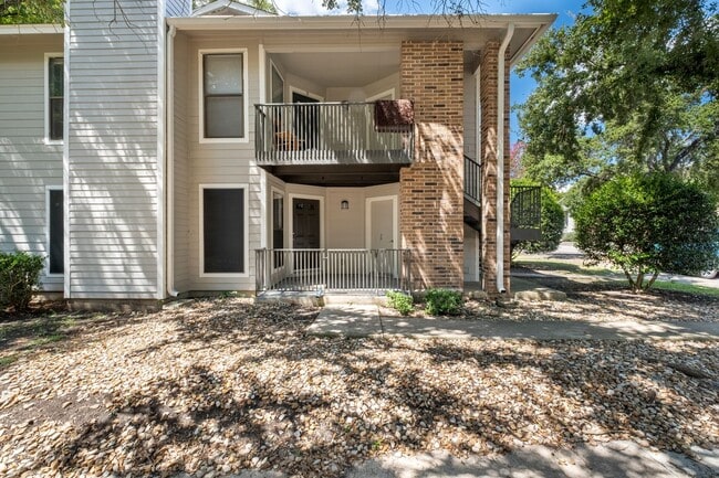 Building Photo - Cute 2 Bedroom, 2 Bath Condo in Northwest ...