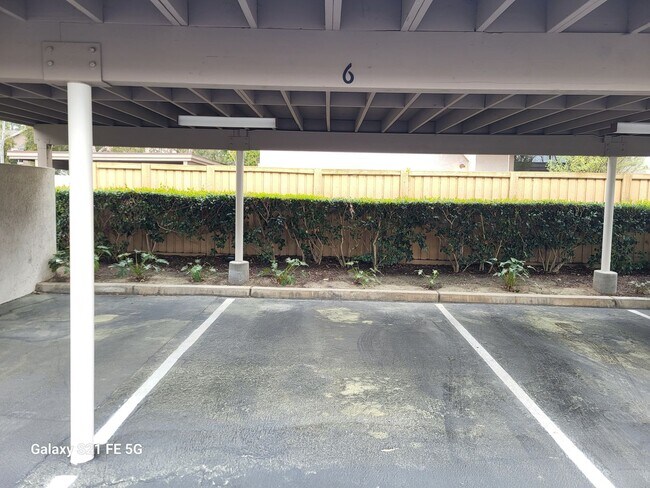 Building Photo - NEW PRICE REDUCTION!!! Beautiful Condo: 3 ...