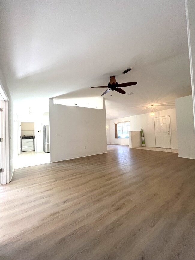 Building Photo - 4118 NW 62nd Ave