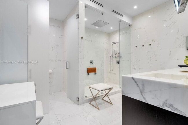 Building Photo - 900 Brickell Key Blvd