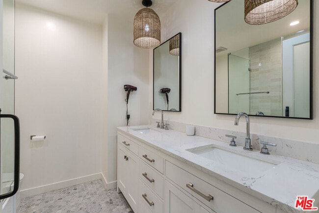 Building Photo - 5011 Showboat Pl