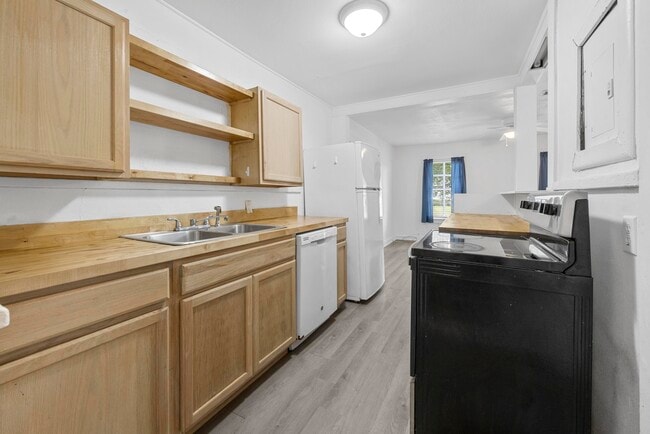 Building Photo - 324 Dixie St