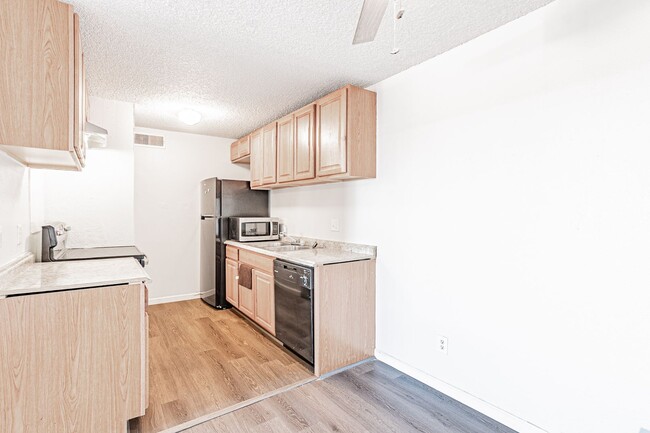 Building Photo - Vibrant Newly Remodeled 2 Bed 1 Bath Condo...