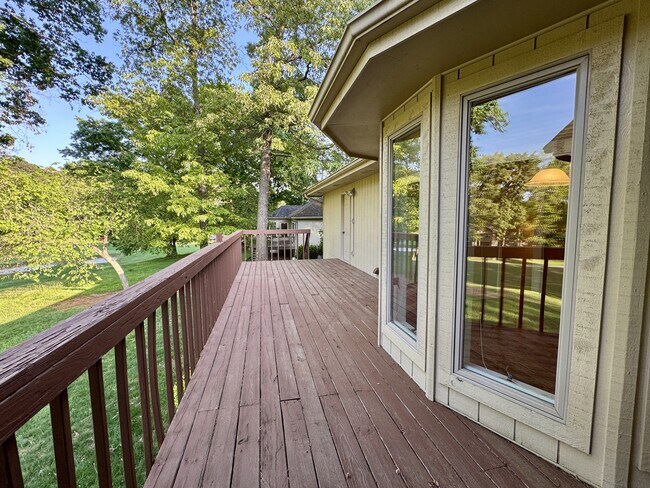 Building Photo - 212 Talah Ln