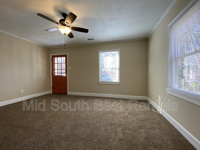 Building Photo - 1986 Dupont Ave