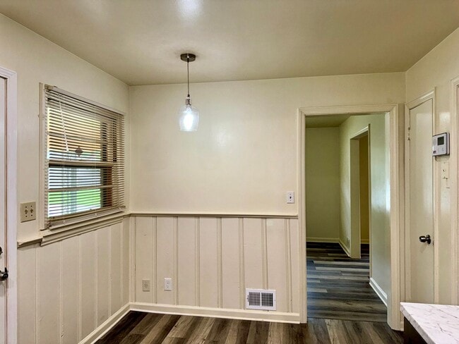 Building Photo - Updated 3 Bedroom Ranch with Huge Yard!