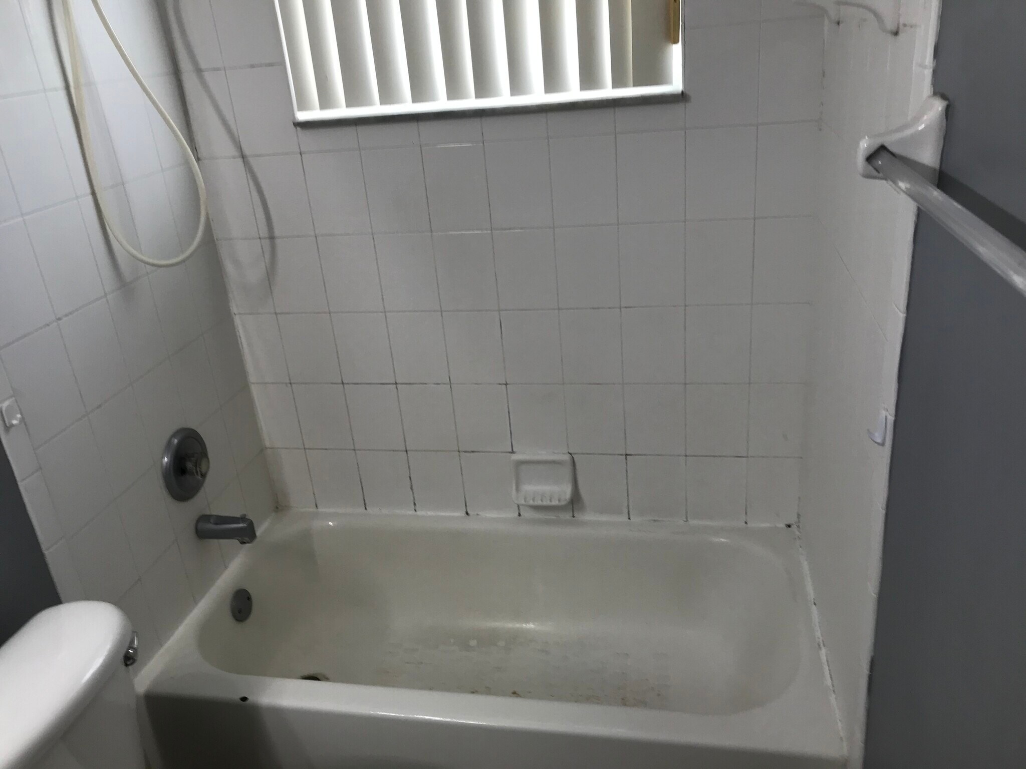 Building Photo - 513 Seasons Ct