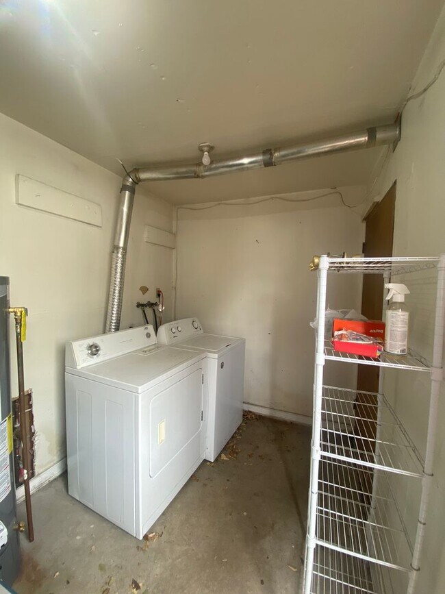 Building Photo - 2645-2647-2647 Pine St