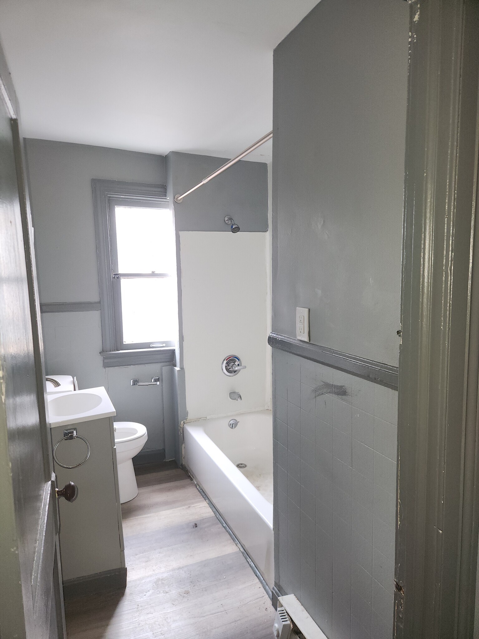 Building Photo - 520 W King St