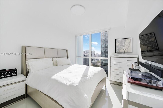 Building Photo - 1080 Brickell Ave