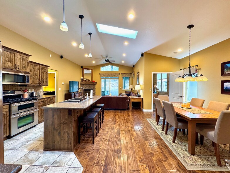 Building Photo - 153 Oakmont Lp