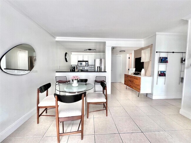 Building Photo - 600 NE 36th St