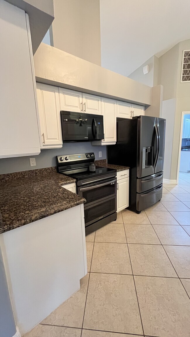 Building Photo - 2506 SW 15th Pl