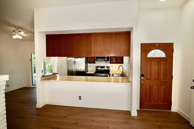 Building Photo - 4400 Sunrise Ct
