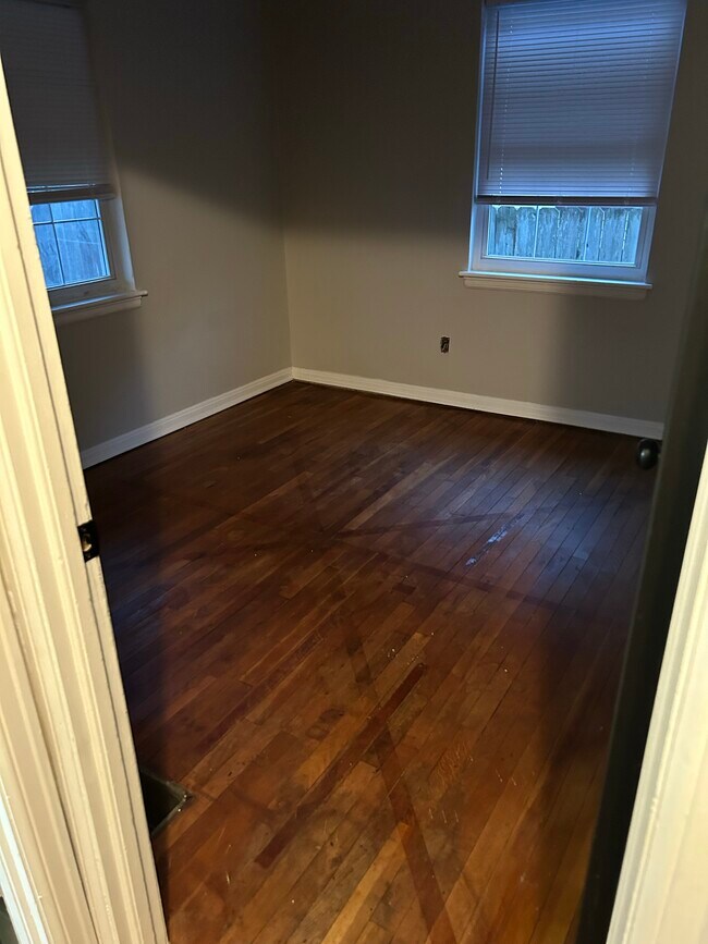 Building Photo - 1279 E N Broadway St