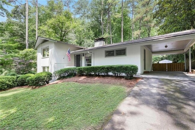 Building Photo - 2800 Mornington Dr NW