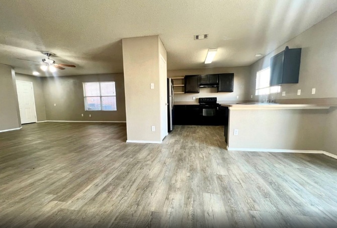 Building Photo - 9908 Peregrine Trl