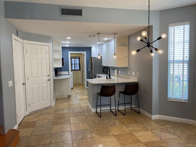 Building Photo - 1567 Napoli Dr W