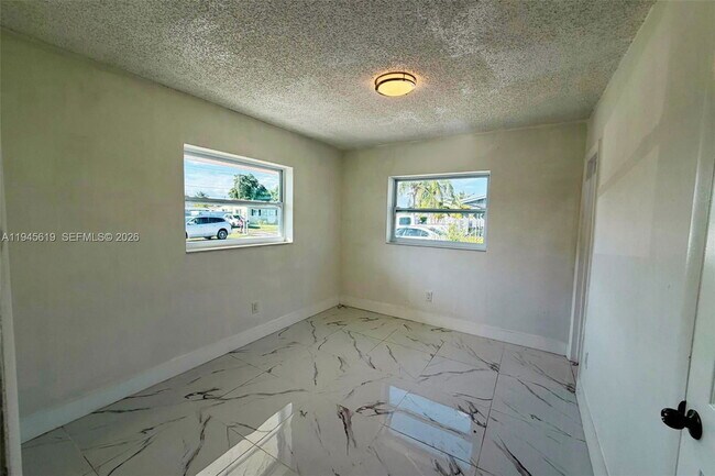 Building Photo - 14313 SW 110th Ave