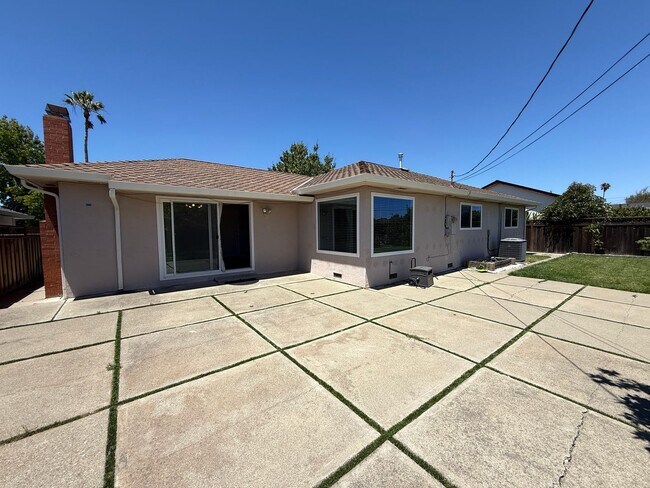 Building Photo - Updated Single Story Home located in Desirable Glenmoor Neighborhood of Fremont