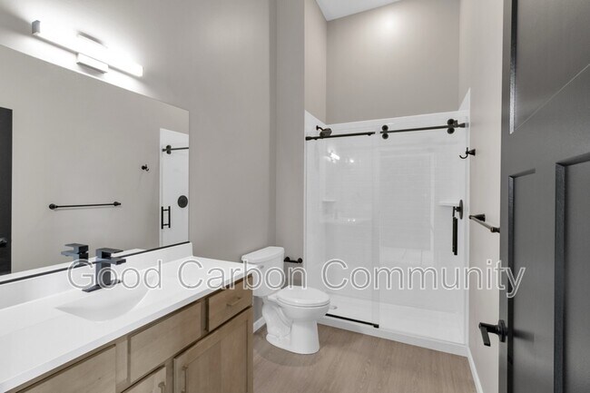 Building Photo - 401 Central