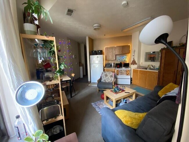 Building Photo - 341 4th Ave