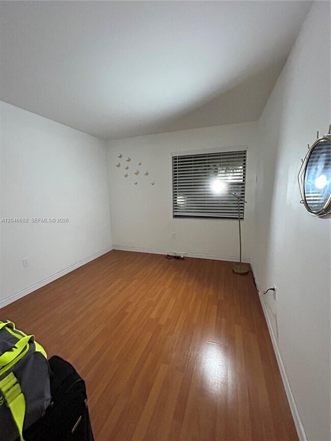 Building Photo - 9421 Fontainebleau Blvd
