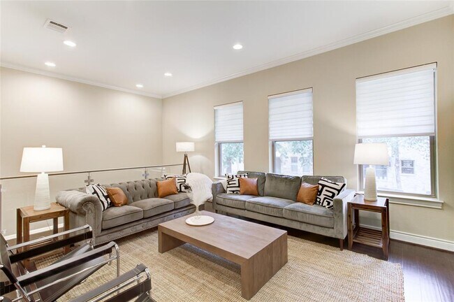 Building Photo - 224 Adams St