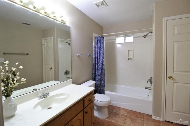 Building Photo - 15 N Edison Ave