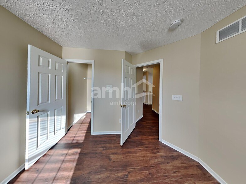 Building Photo - 5444 Winchester Cathedral Dr