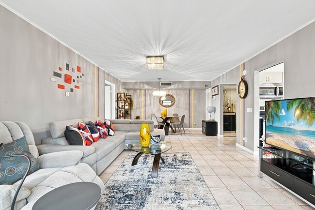 Building Photo - 226 Capri E