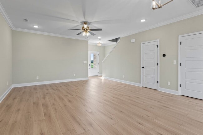 Building Photo - 243 Susan Lynn Dr