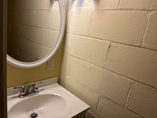 Building Photo - NORWOOD - 2 bed/1.5 bath with 1 car garage. Fenced yard