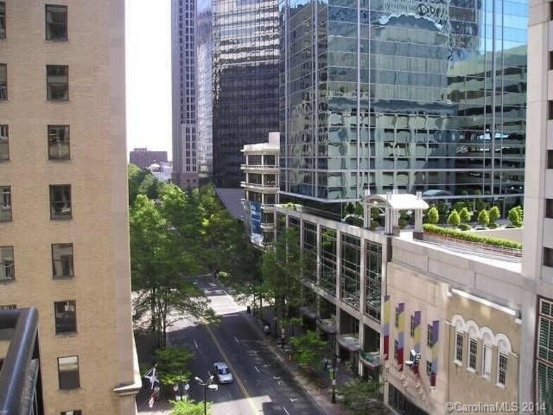 Building Photo - 300 E Park Ave