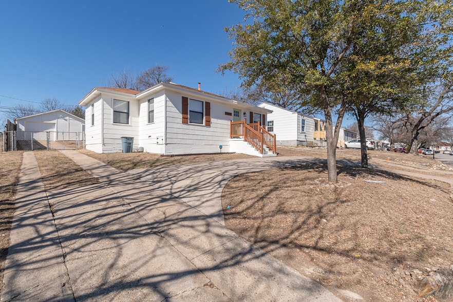 Drive to Garage/Workshop - 1733 Melba Ct